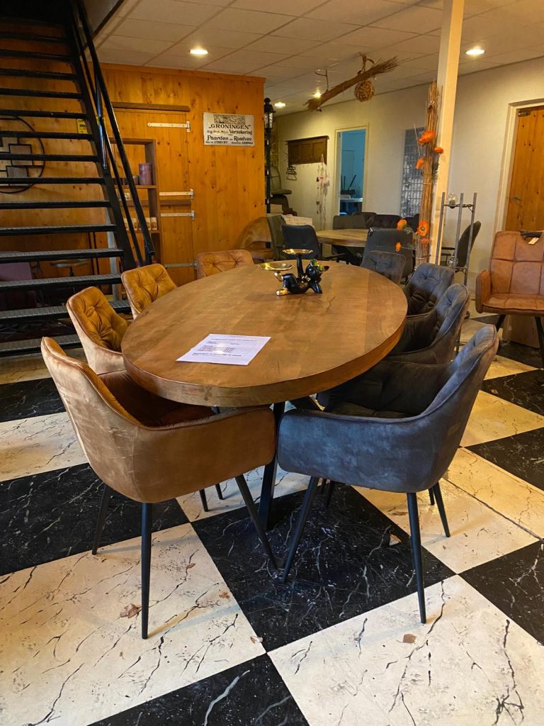 Een kijkje binnen in de showroom van Woudhof Wonen in Drachten