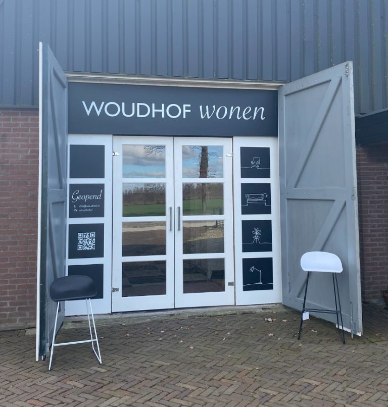 De gevel van Woudhof Wonen aan de Folgeralaan in Drachten